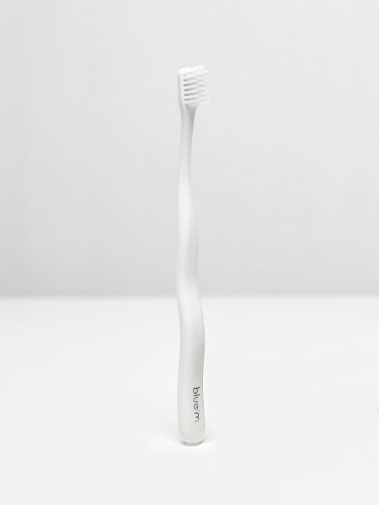 blue®m surgical toothbrush – Bluem Europe 5 Pillars Research BV, Toothbrushes