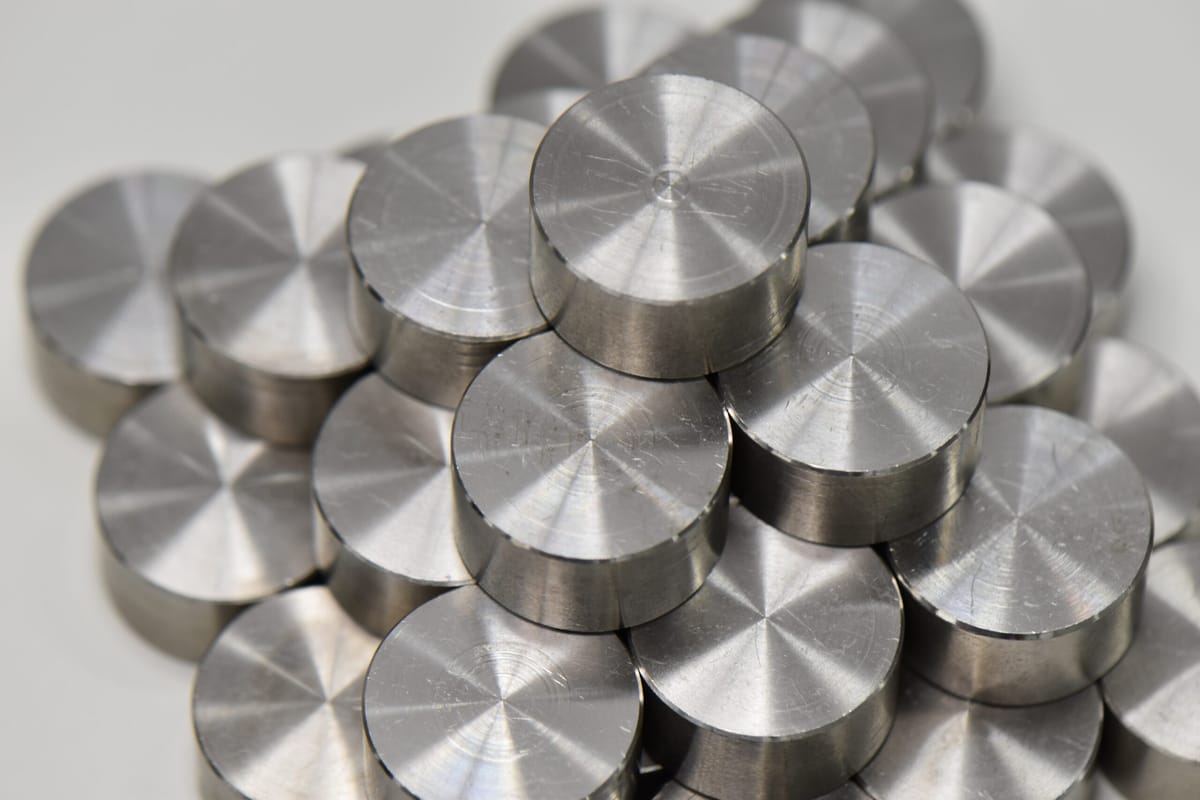 Titan zur Gießerei – Denken-Highdental Co., Ltd., Alloys and Solders