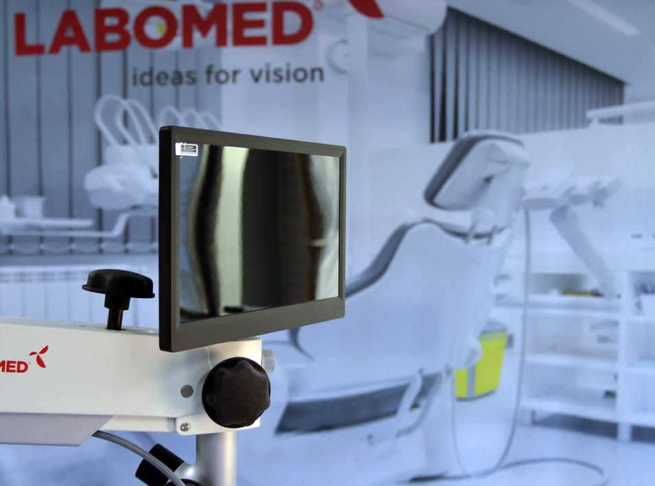 Display (1920x1280P) with mounting system for Prima/Magna – Labomed Europe b.v., Practice Furniture and Accessories