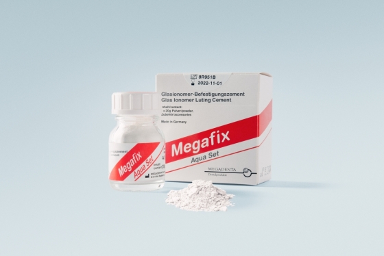 Megafix – Wasseranmischbarer Glasionomer-Zement